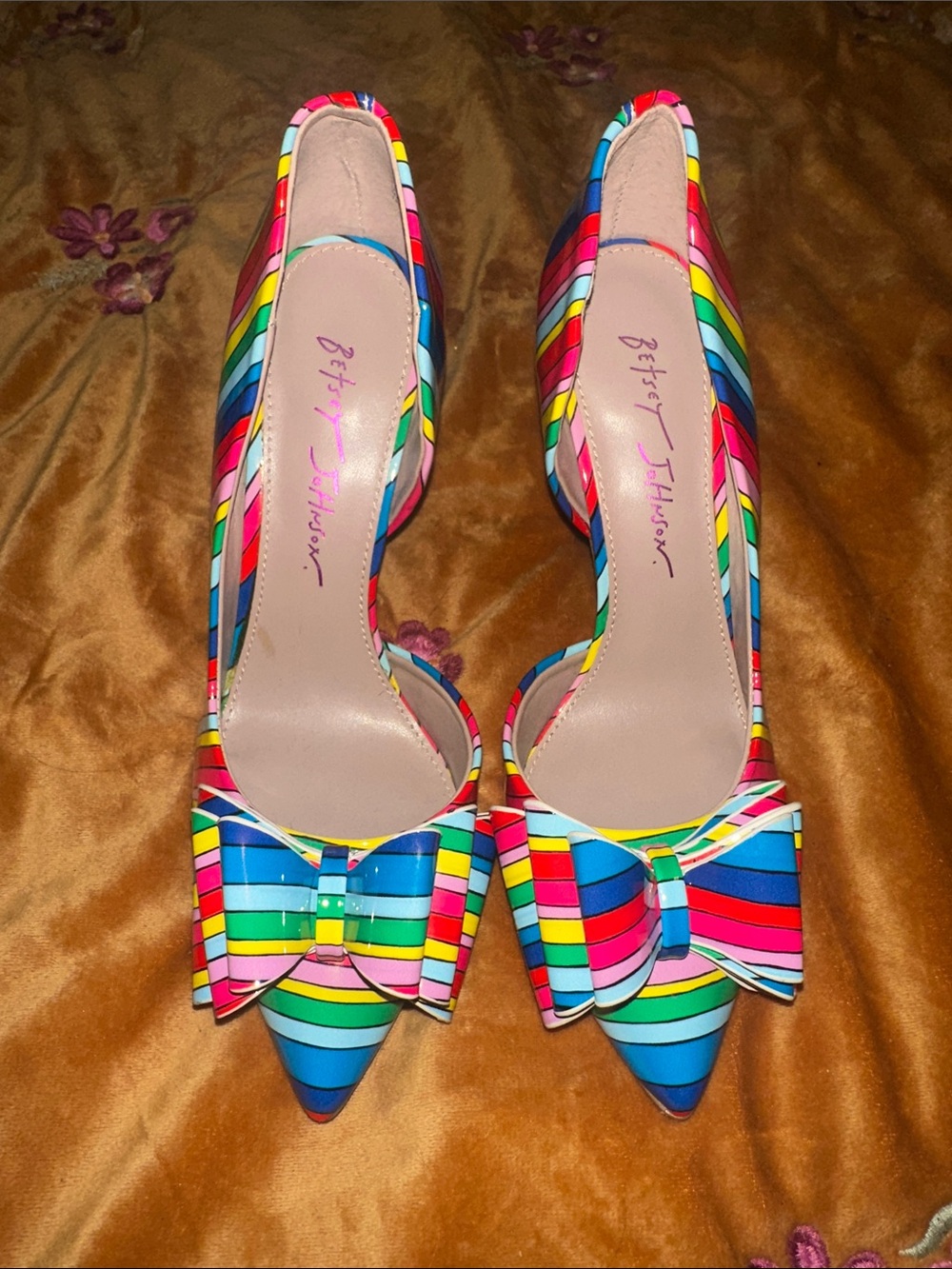 Betsey Johnson Multicolor Rainbow Striped Pointed Toe Pumps with Bow sz 6.5 NEW